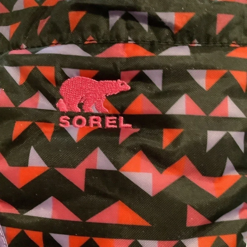 Sorel Kids' Black and Purple Patterned‎ Snow Boots size 5 geometric print